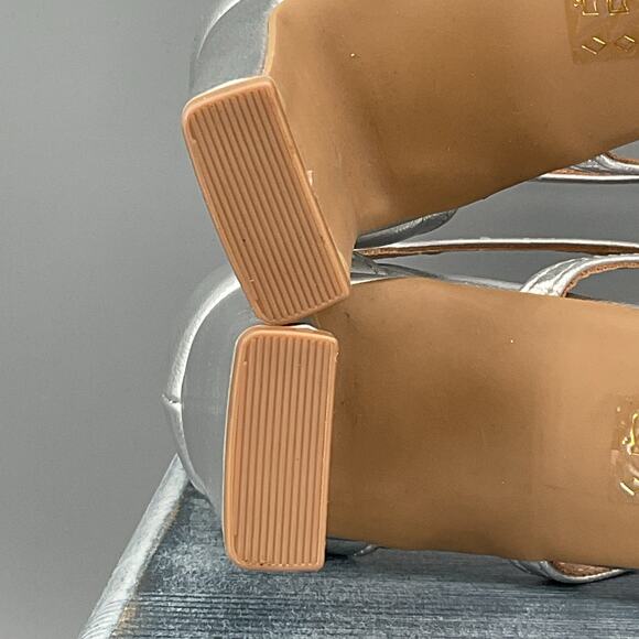 NEW Chinese Laundry Taryn Dress Heels Silver Size 9 - Picture 10 of 11